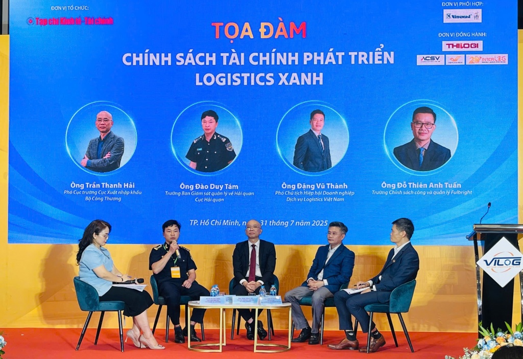 Vai trò của ngành Hải quan trong phát triển logistics xanh