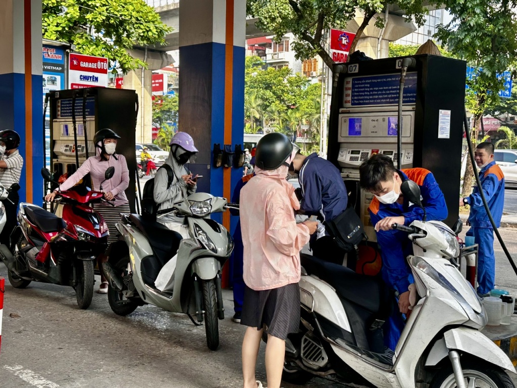 Giá xăng đổi chiều, tăng sát mức 20.000 đồng/lít từ 15h ngày cuối cùng của tháng 7