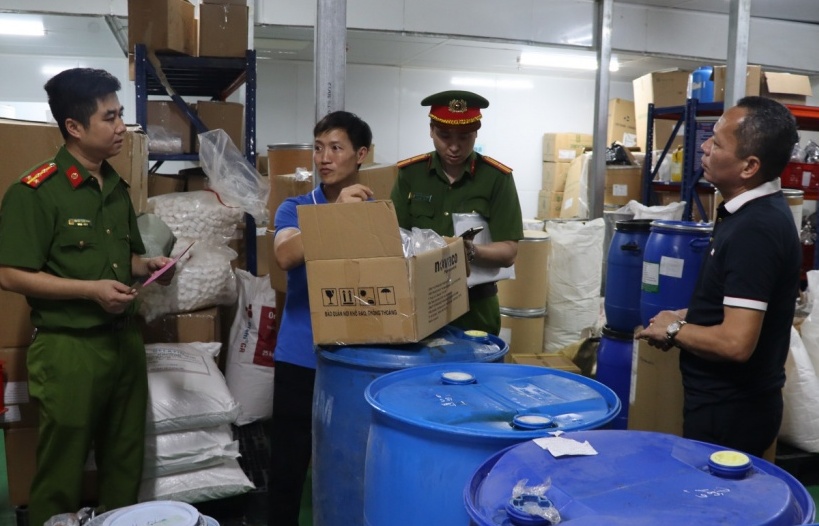 Khởi tố 2 đối tượng sản xuất, buôn bán thực phẩm chức năng giả