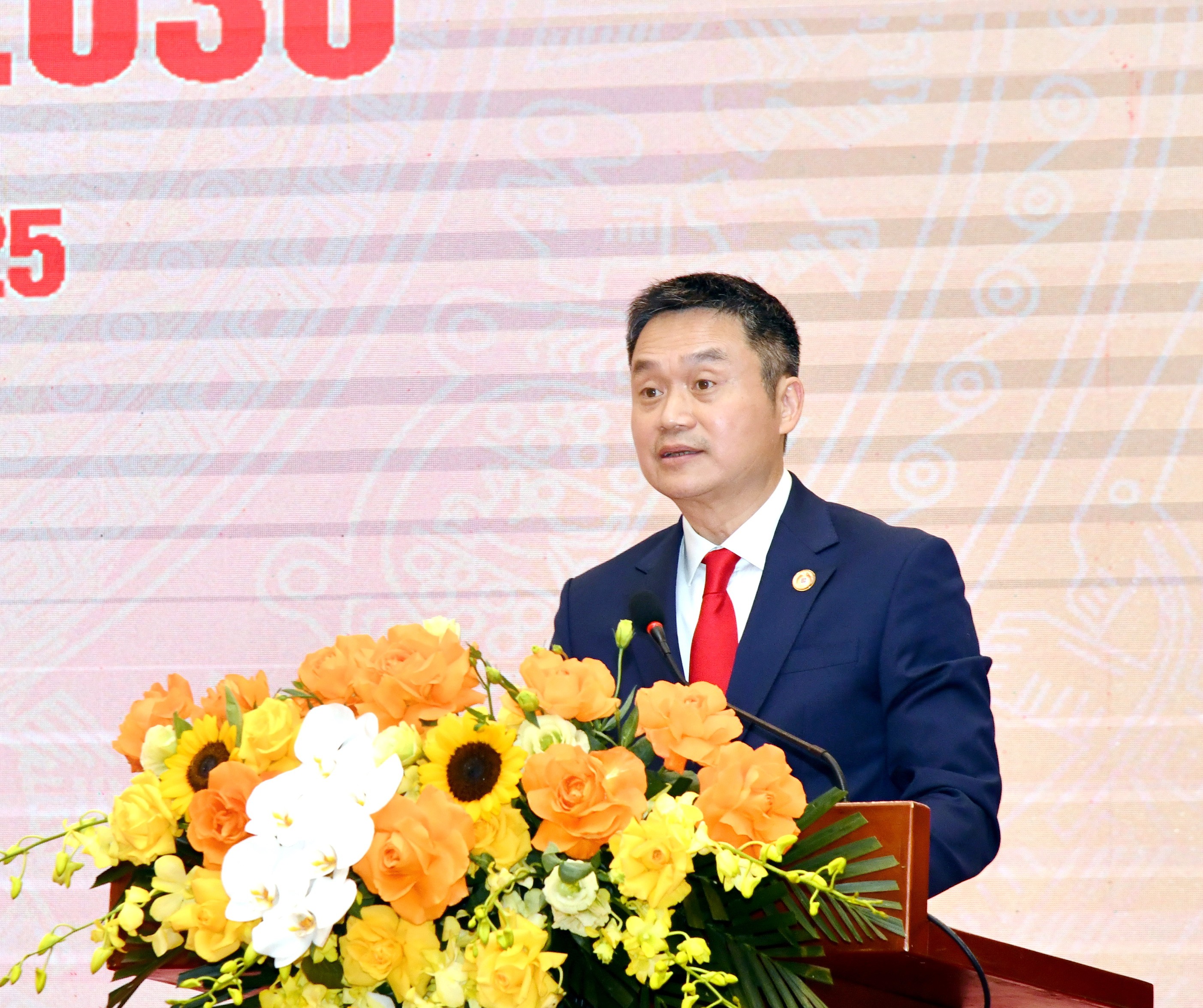 &amp;Ocirc;ng Phạm Văn Thanh - Ủy vi&amp;ecirc;n BCH Đảng bộ Ch&amp;iacute;nh phủ, B&amp;iacute; thư Đảng ủy, Chủ tịch HĐQT Tập đo&amp;agrave;n Xăng dầu Việt Nam ph&amp;aacute;t biểu tại Đại hội.
