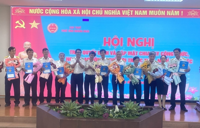 Thuế tỉnh Quảng Ngãi: Gặp mặt và công bố quyết định công chức nghỉ hưu trước tuổi