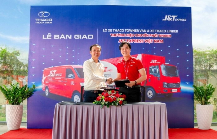 THACO AUTO bàn giao lô 315 xe tải cho J&T Express Việt Nam