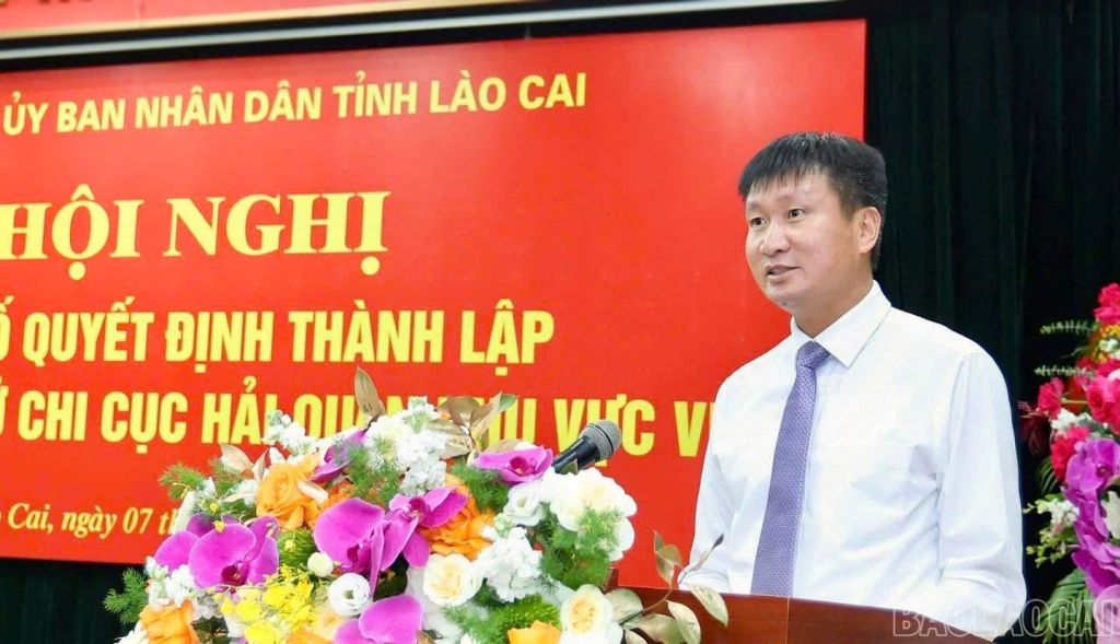 Chủ tịch Lào Cai trao quyết định thành lập Đảng bộ Hải quan khu vực VII