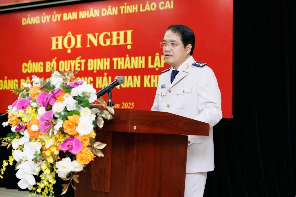 Chủ tịch Lào Cai trao quyết định thành lập Đảng bộ Hải quan khu vực VII