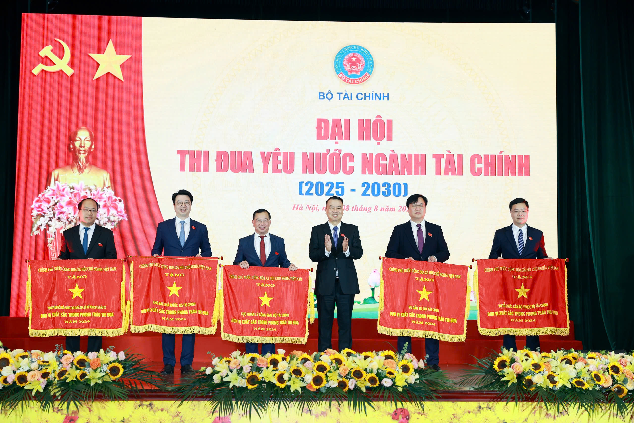 Lan tỏa phong trào thi đua yêu nước, khơi dậy khát vọng cống hiến trong toàn ngành Tài chính