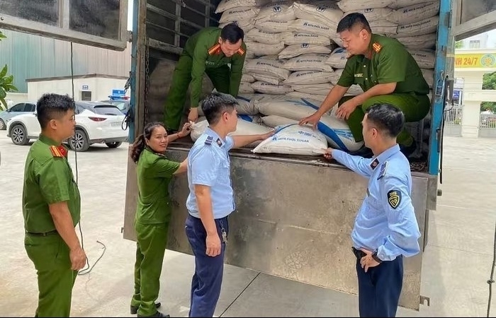 Nghệ An: Phát hiện hơn 3 tấn đường cát nhập lậu