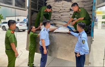 Nghệ An: Phát hiện hơn 3 tấn đường cát nhập lậu
