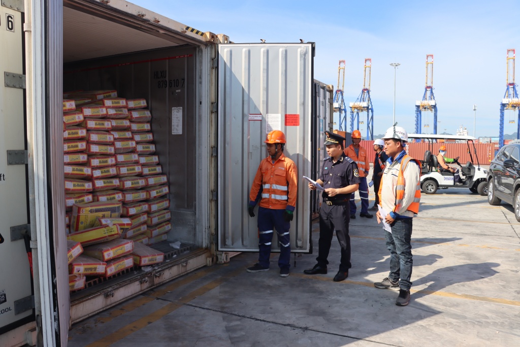 Kết quả tích cực trong thực hiện mô hình mới ở Hải quan khu vực III