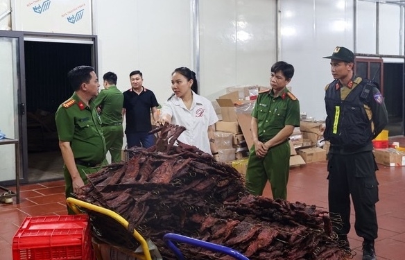Bắt giam giám đốc doanh nghiệp sản xuất thịt trâu gác bếp giả tại Phú Thọ