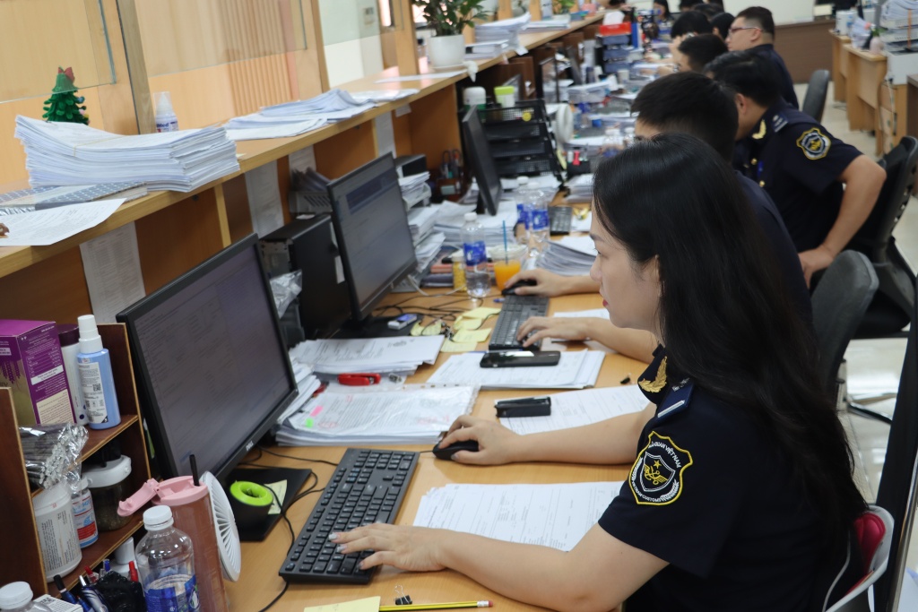 Hải quan khu vực III làm thủ tục hơn 235 nghìn tờ khai trong 1 tháng