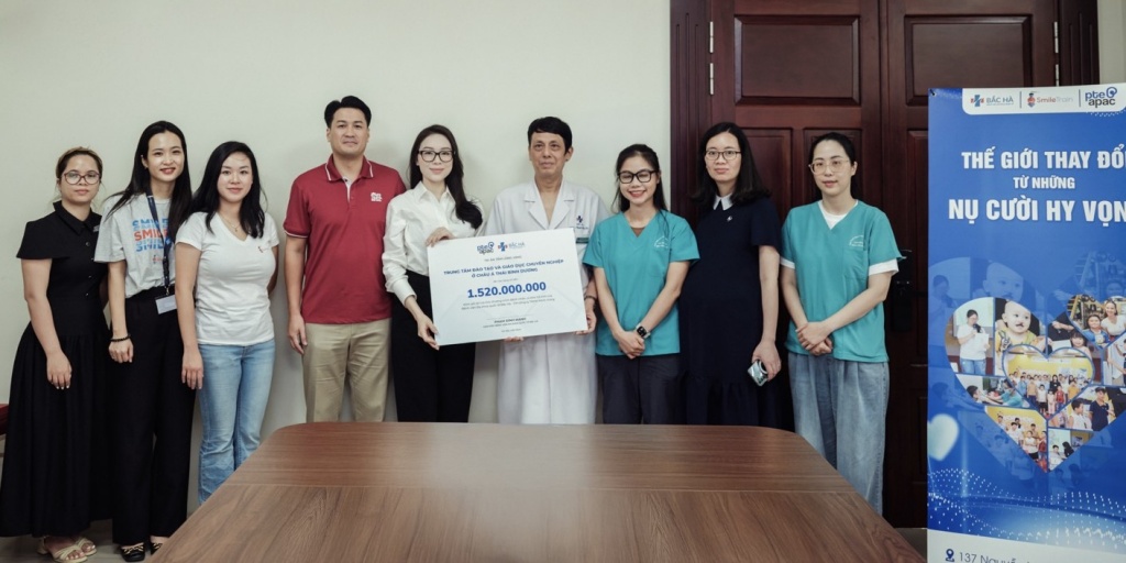 Gia đình doanh nhân Johnathan Hạnh Nguyễn tặng 1,52 tỷ đồng cho tổ chức Smile Train