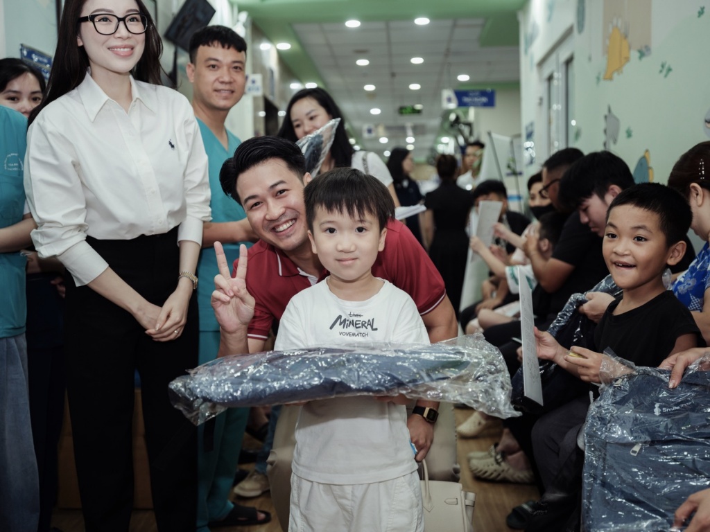 Gia đình doanh nhân Johnathan Hạnh Nguyễn tặng 1,52 tỷ đồng cho tổ chức Smile Train