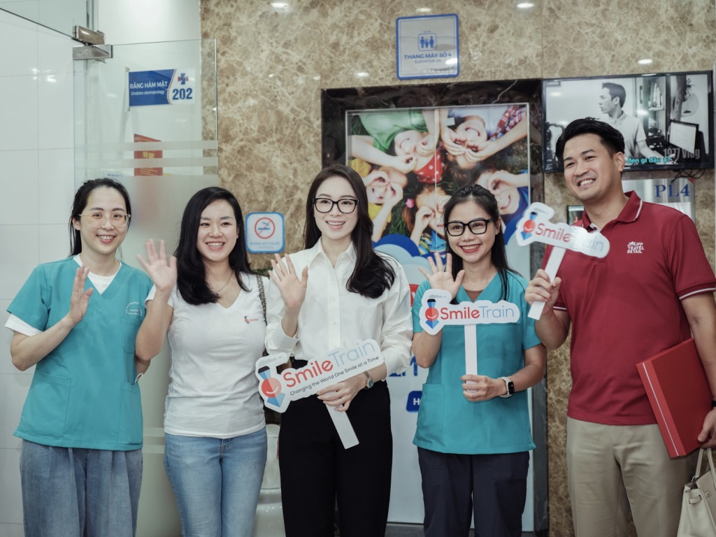 Gia đình doanh nhân Johnathan Hạnh Nguyễn tặng 1,52 tỷ đồng cho tổ chức Smile Train