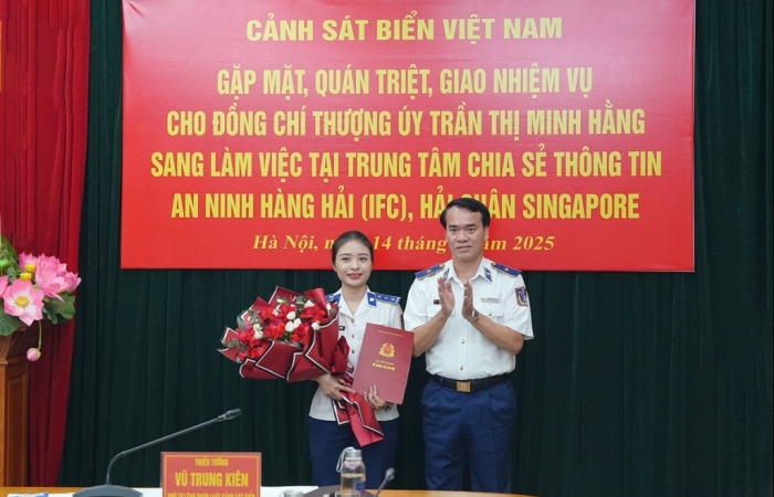 Cảnh sát biển Việt Nam cử nữ sĩ quan đầu tiên làm nhiệm vụ tại IFC