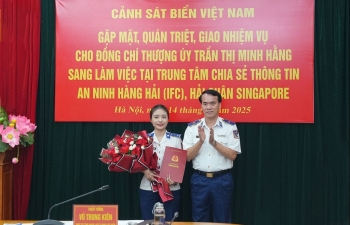Cảnh sát biển Việt Nam cử nữ sĩ quan đầu tiên làm nhiệm vụ tại IFC