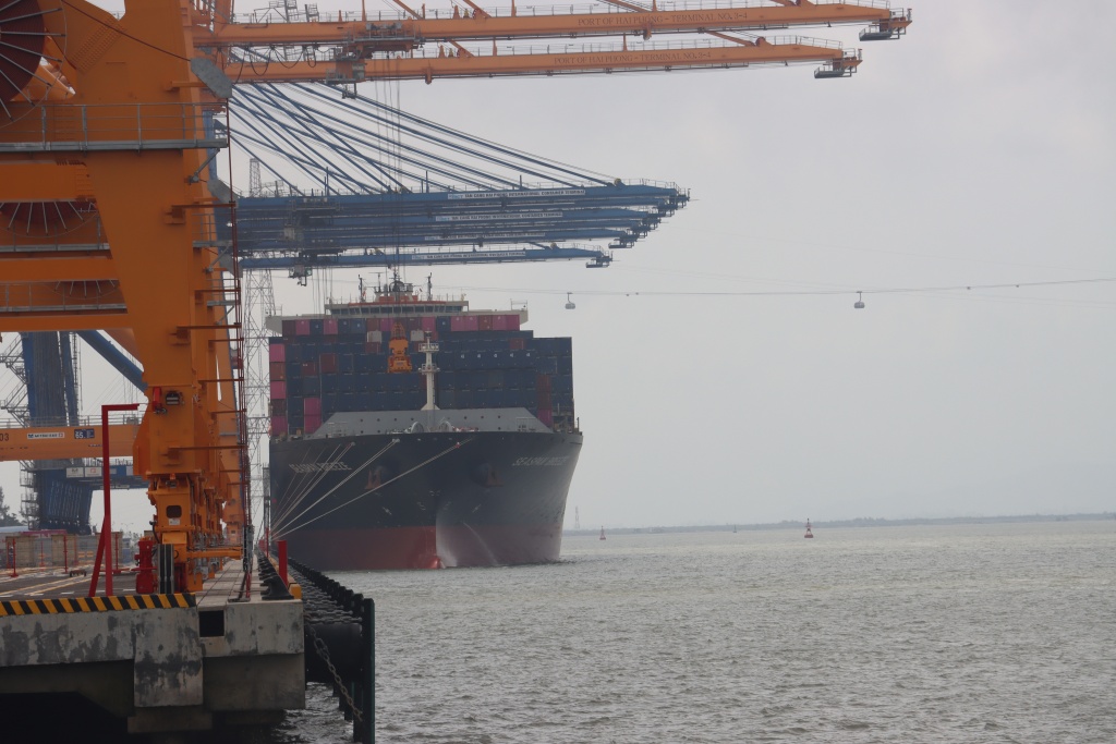 Bến 3, 4 tại khu cảng Lạch Huyện được tiếp nhận tàu lên đến 165.000 DWT