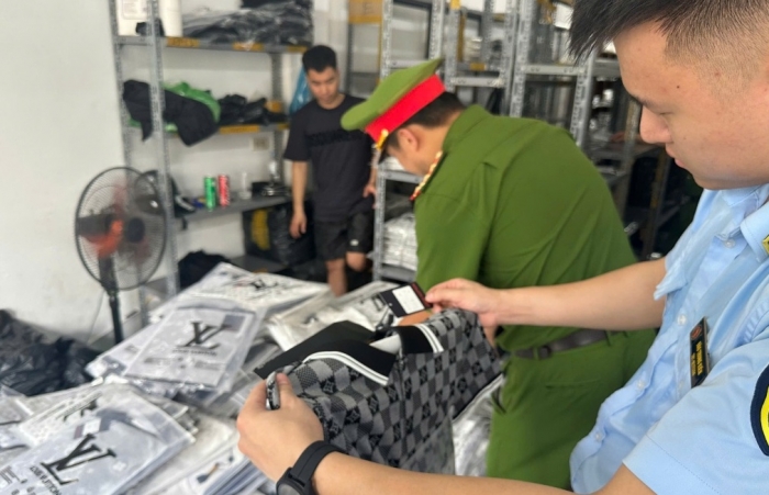Phát hiện nhiều hàng lậu, không rõ nguồn gốc dịp trước tết Trung thu