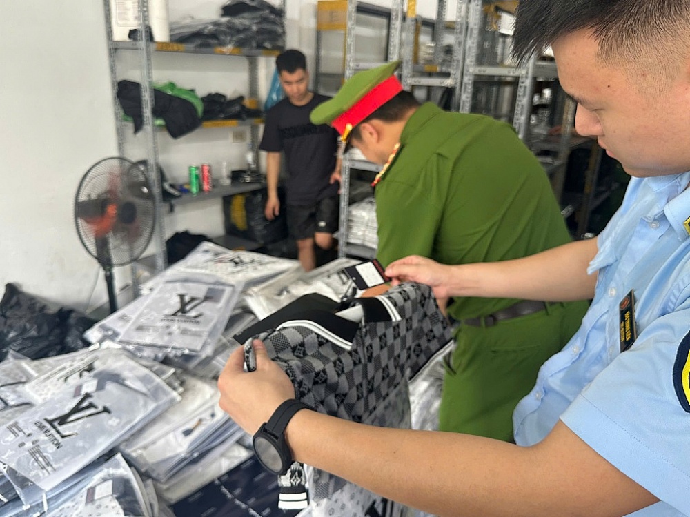 Phát hiện nhiều hàng lậu, không rõ nguồn gốc dịp trước tết Trung thu