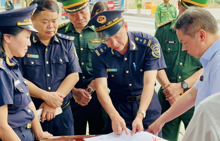 Phối hợp thực hiện hiệu quả chính sách mới trong thông quan hàng hóa qua cửa khẩu quốc tế Hữu Nghị