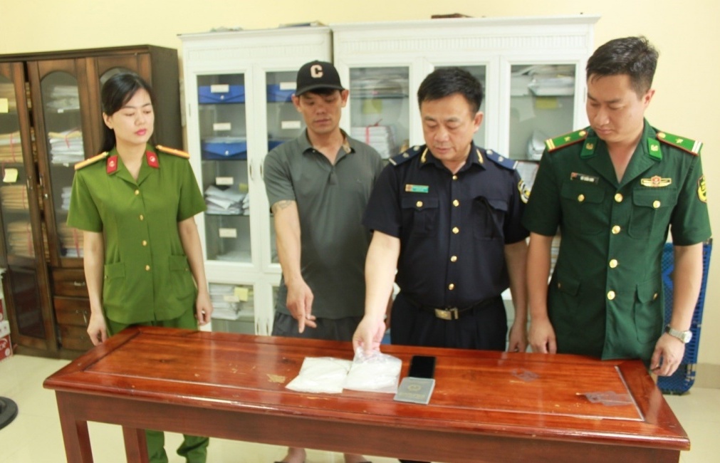 Quyết liệt ngăn hàng lậu ở biên giới Móng Cái