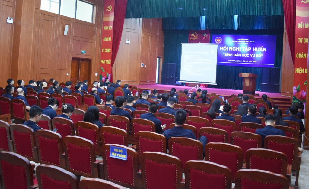 Hải quan khu vực IV tập huấn “Bình dân học vụ số”
