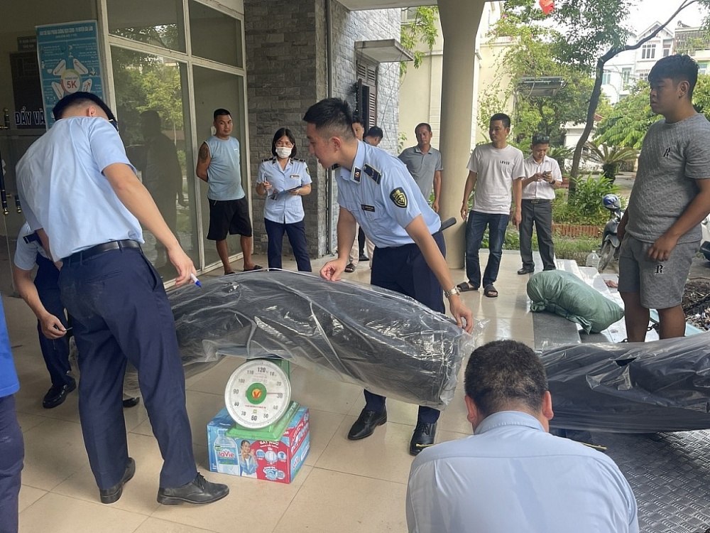 Công an điều tra vụ kinh doanh hàng giả mạo thương hiệu nổi tiếng
