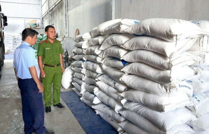 Thu giữ hơn 2.400 sản phẩm mỹ phẩm, giày, dép, 10 tấn đường tại Gia Lai