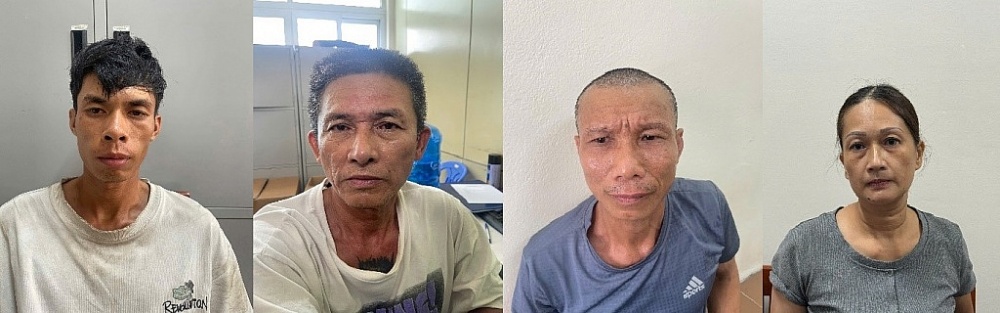 Từ trái sang phải: Vùi Văn Dũng, Nguyễn Công Hùng, Vũ Anh Tuấn, Nguyễn Thị Lan Anh.