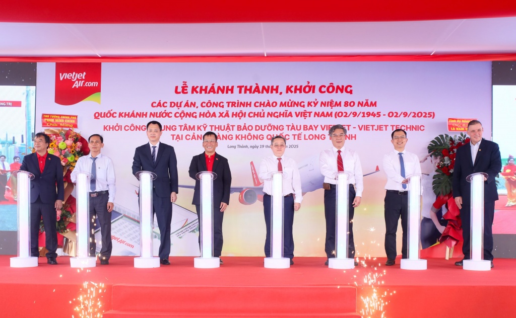  Lãnh đạo Cục Hàng không Việt Nam, tỉnh Đồng Nai và Vietjet thực hiện nghi thức khởi công dự án hangar số 3 và số 4 của Vietjet tại Cảng hàng không quốc tế Long Thành