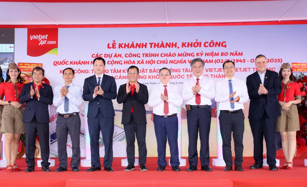 Lãnh đạo Cục Hàng không Việt Nam, tỉnh Đồng Nai và Vietjet thực hiện nghi thức khởi công dự án hangar số 3 và số 4 của Vietjet tại Cảng hàng không quốc tế Long Thành