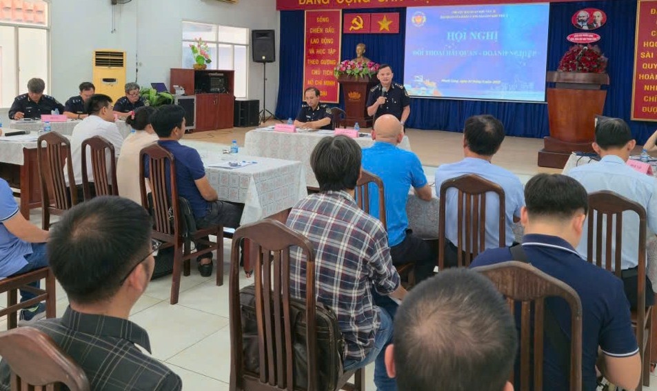 Hải quan cảng Sài Gòn khu vực 4 đối thoại, gỡ vướng cho doanh nghiệp