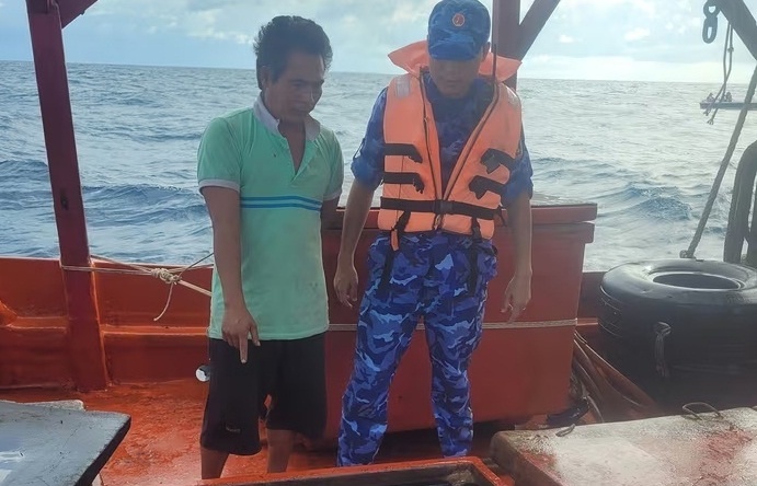 Cảnh sát biển liên tiếp bắt giữ tàu vận chuyển dầu DO trái phép trên vùng biển Tây Nam