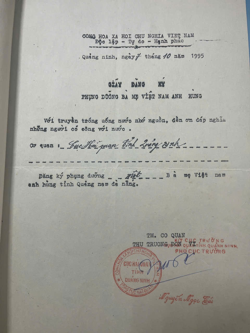 Lãnh đạo Hải quan khu vực VIII thăm hỏi, động viên mẹ Việt Nam anh hùng Lê Thị Thời