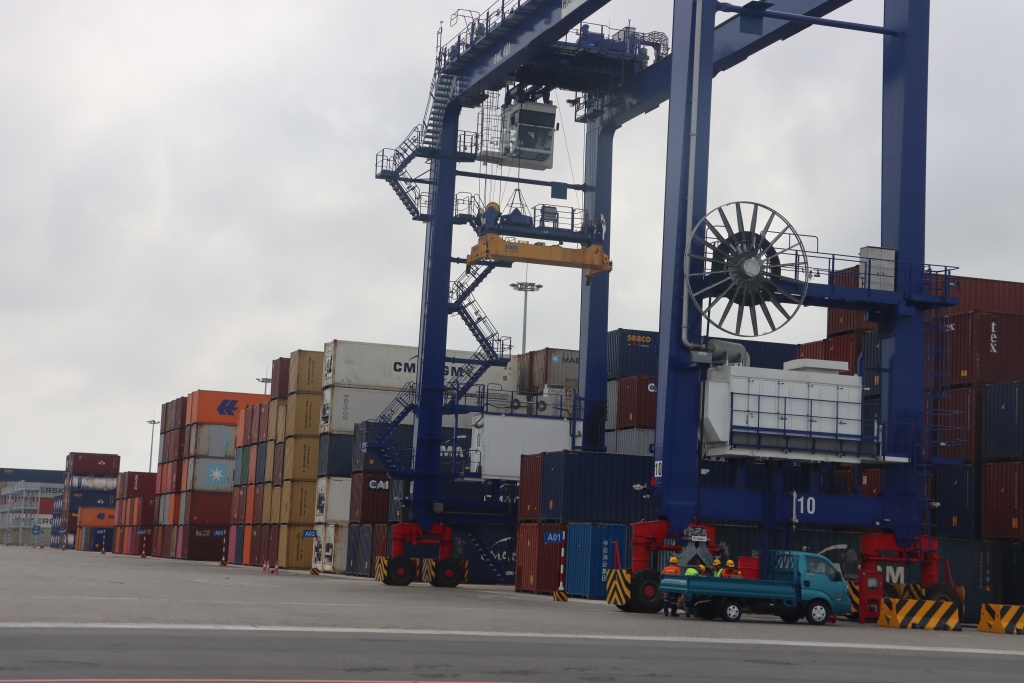 Hải quan khu vực III làm thủ tục xuất nhập khẩu cho lượng hàng hóa gần 65 tỷ USD