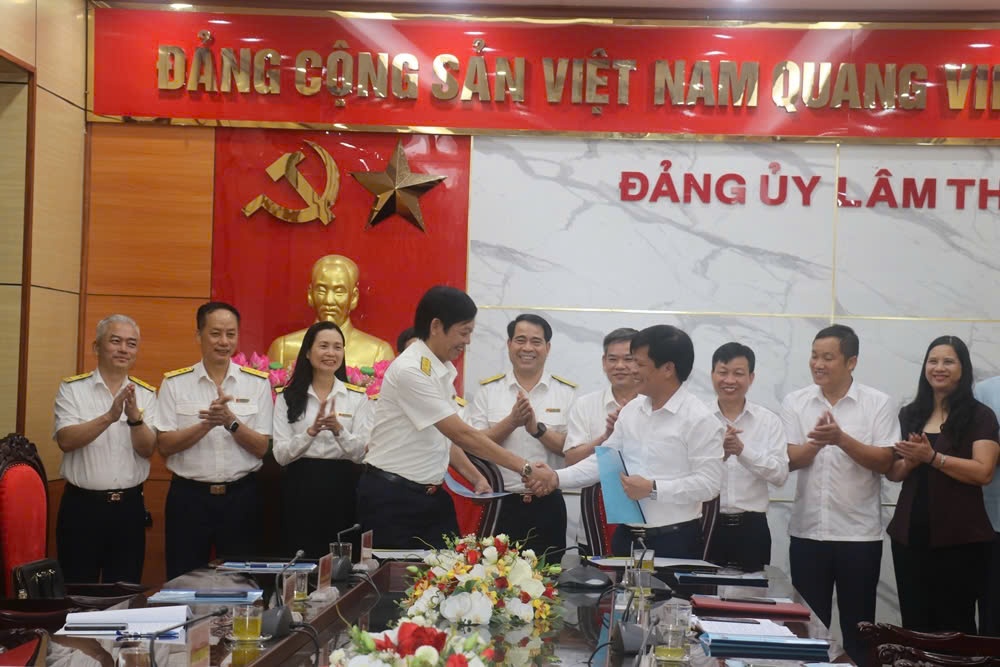 Thuế cơ sở 1 và UBND xã Lâm Thao ký quy chế phối hợp quản lý thu
