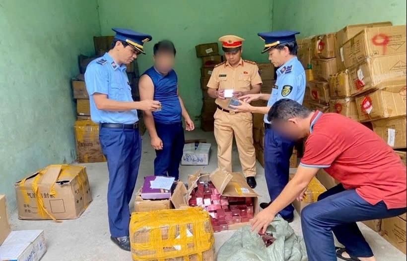 Chặn xe tải chở hơn 6.600 sản phẩm mỹ phẩm không rõ nguồn gốc