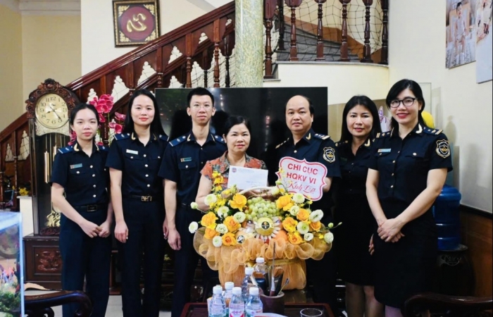Hải quan khu vực VI tri ân gia đình liệt sĩ Tô Anh Dũng nhân dịp 80 năm thành lập nước