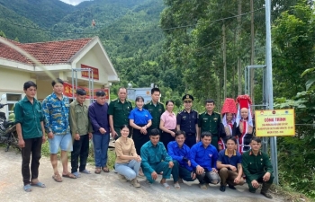 Hải quan Hoành Mô phối hợp bàn giao công trình “Thắp sáng đường nội thôn”