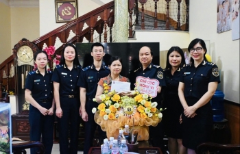 Hải quan khu vực VI tri ân gia đình liệt sĩ Tô Anh Dũng nhân dịp 80 năm thành lập nước
