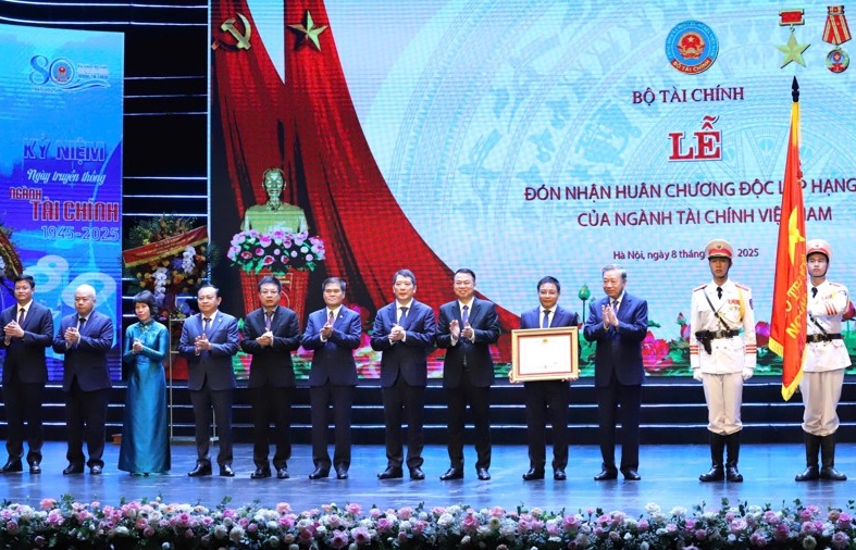 Tổng Bí thư Tô Lâm trao Huân chương Độc lập hạng Nhất cho Bộ Tài chính