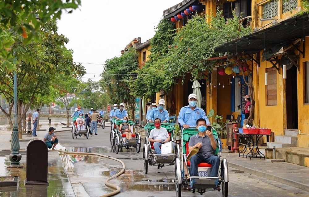 Năm 2022, du lịch Việt Nam đặt ra mục tiêu đón 65 triệu lượt khách du lịch, trong đó có 5 triệu lượt khách du lịch quốc tế, tổng thu từ khách du lịch ước đạt 400 nghìn tỷ đồng. 	Ảnh: ST