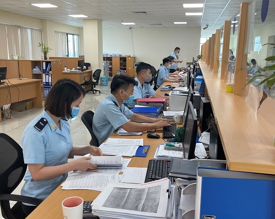Hoạt động nghiệp vụ tại Chi cục Hải quan cửa khẩu cảng Hải Phòng khu vực 1.	 Ảnh: Thái Bình