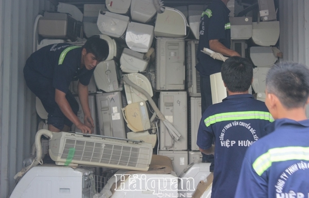 Lập khống chứng thư giám định vụ buôn lậu 1.282 container hàng, 11 nhân viên giám định bị khởi tố