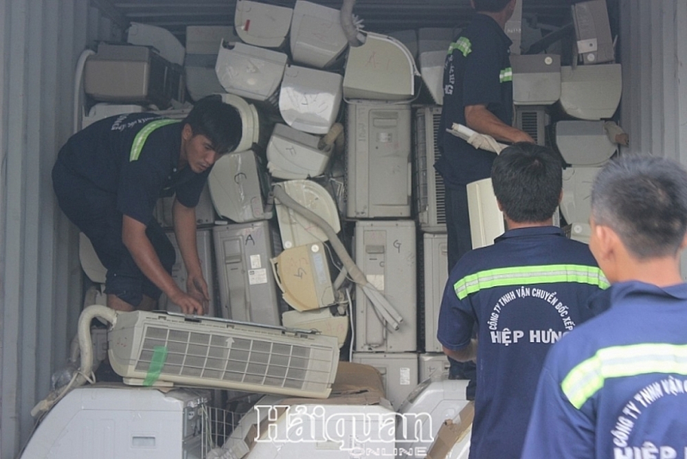 Container hàng quá cảnh chứa đầy hàng cấm do Cục Hải quan TPHCM bắt giữ (ảnh minh họa) 	 	Ảnh: T.H