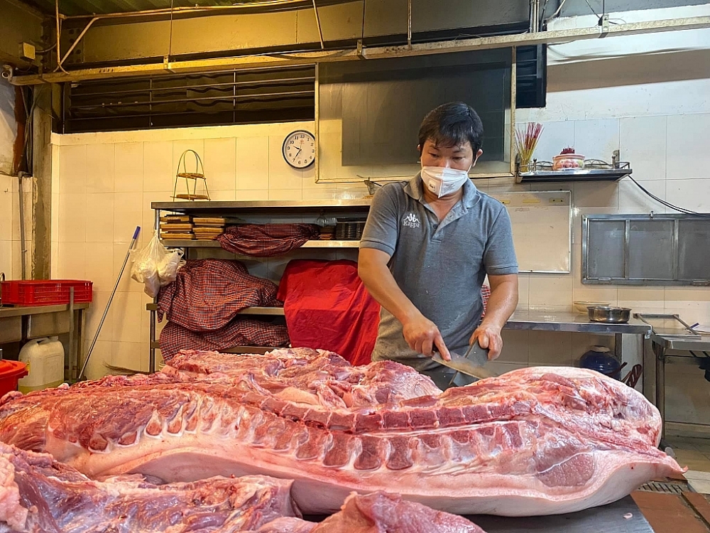 Thịt heo được bán đồng giá 120.000-130.000 đồng/kg tại chương trình Thực phẩm chia sẻ (Foodshare Market).