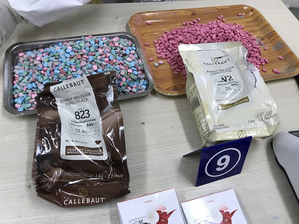 Bên trong các gói kẹo chứa hàng nghìn viên ma túy tổng hợp (vụ việc bắt giữ ngày 16/8/2021)