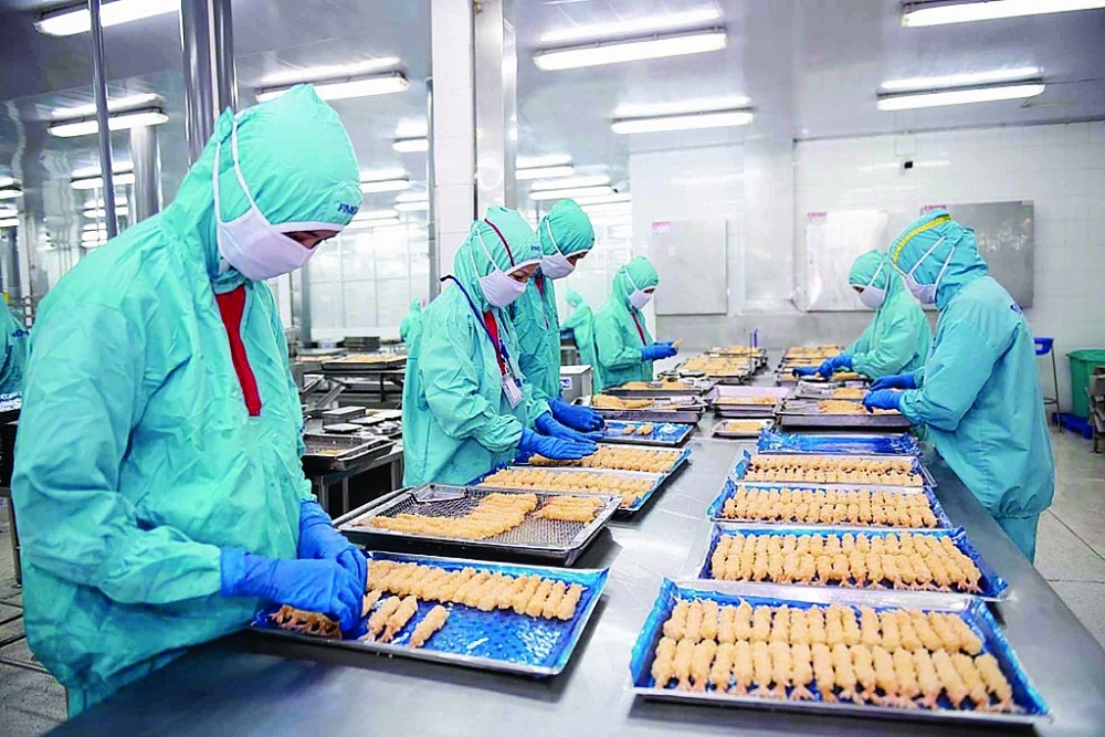 Sản xuất tôm giá trị gia tăng để xuất khẩu tại Công ty CP Thực phẩm Sao Ta. 	Ảnh: TL