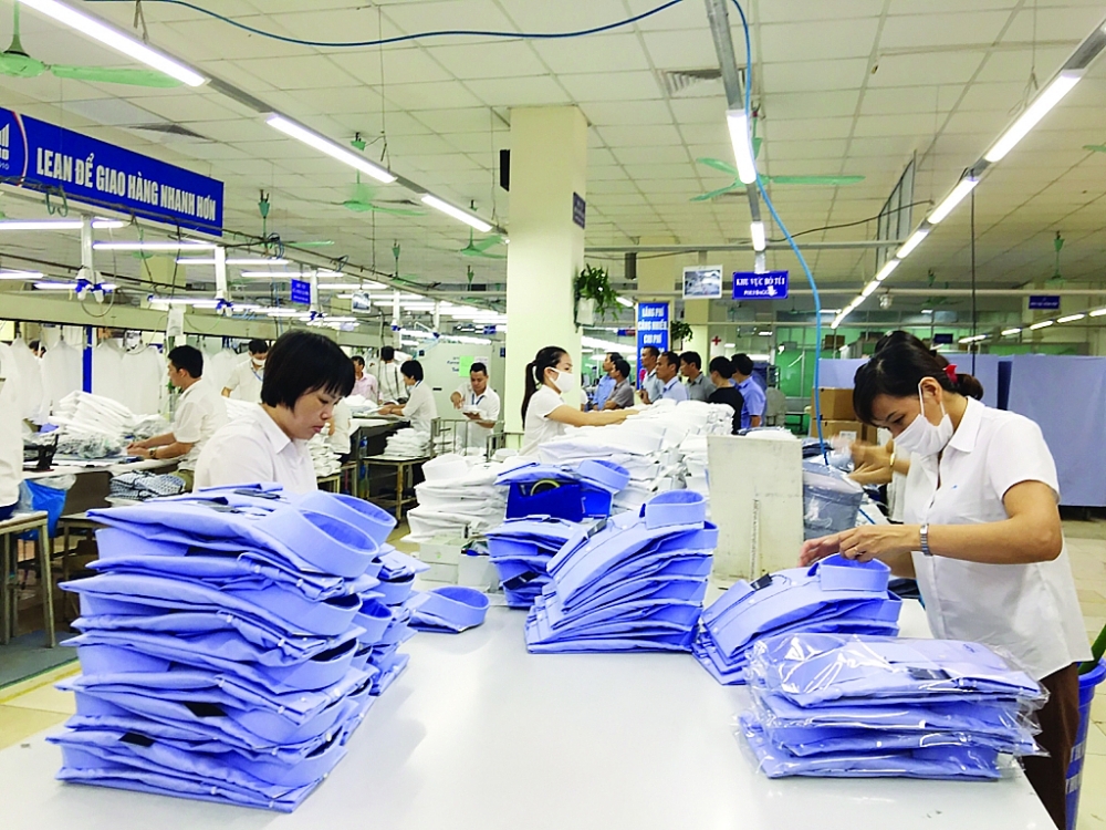 Hiện tại, XK của ngành dệt may của Việt Nam sang Anh chỉ chiếm 2,77% tổng lượng NK vào thị trường Anh. Do đó, ngành này vẫn còn dư địa rất lớn để phát triển và gia tăng kim ngạch nhờ UKVFTA. 	Ảnh: Nguyễn Thanh