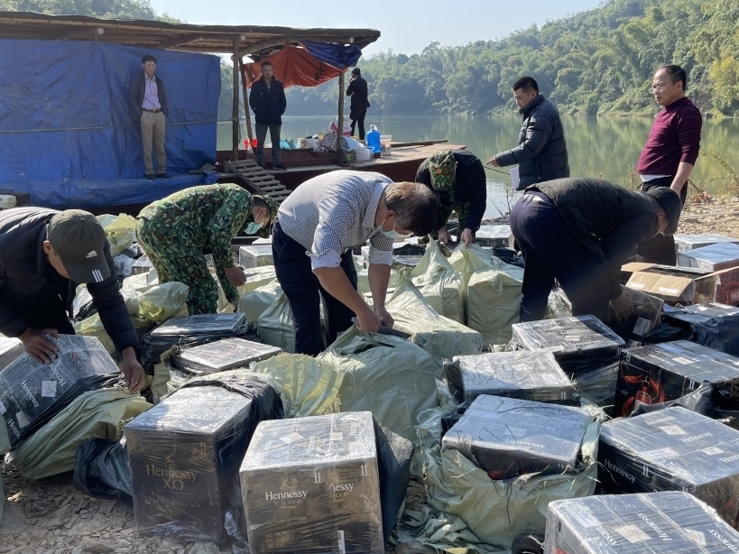 Lạng Sơn: Buôn lậu phức tạp trên tuyến đường sông