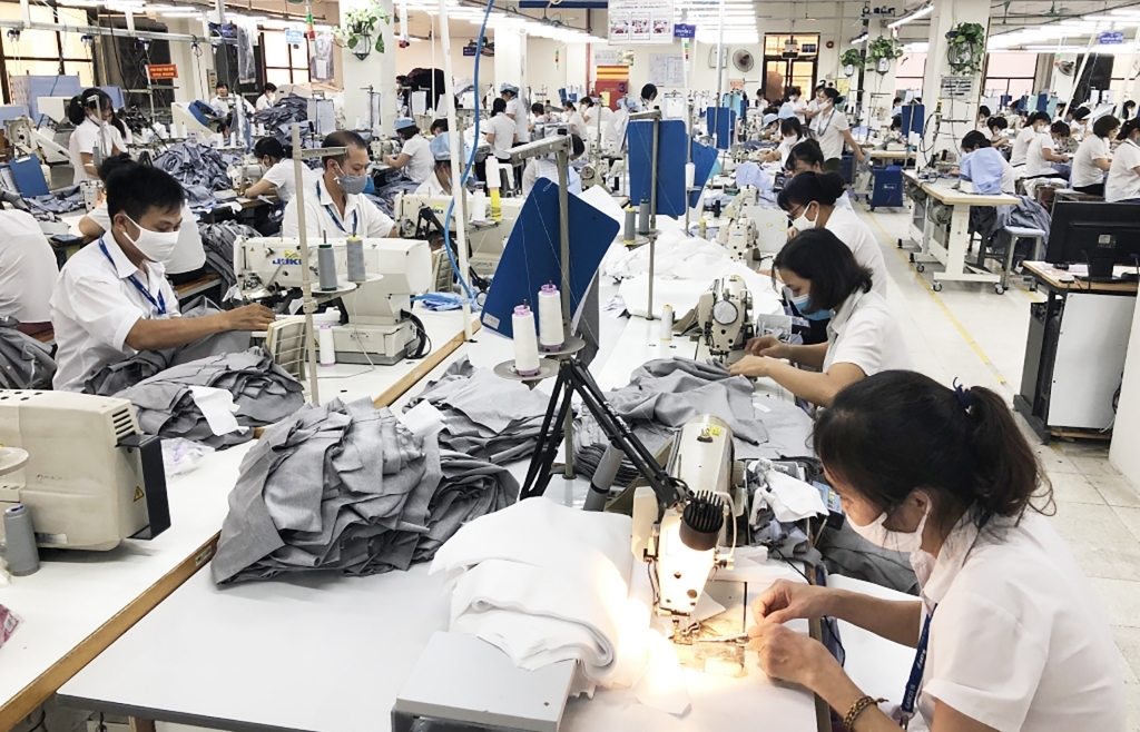 Mở cửa trở lại, doanh nghiệp Hà Nội hứng khởi “bắt nhịp" sản xuất